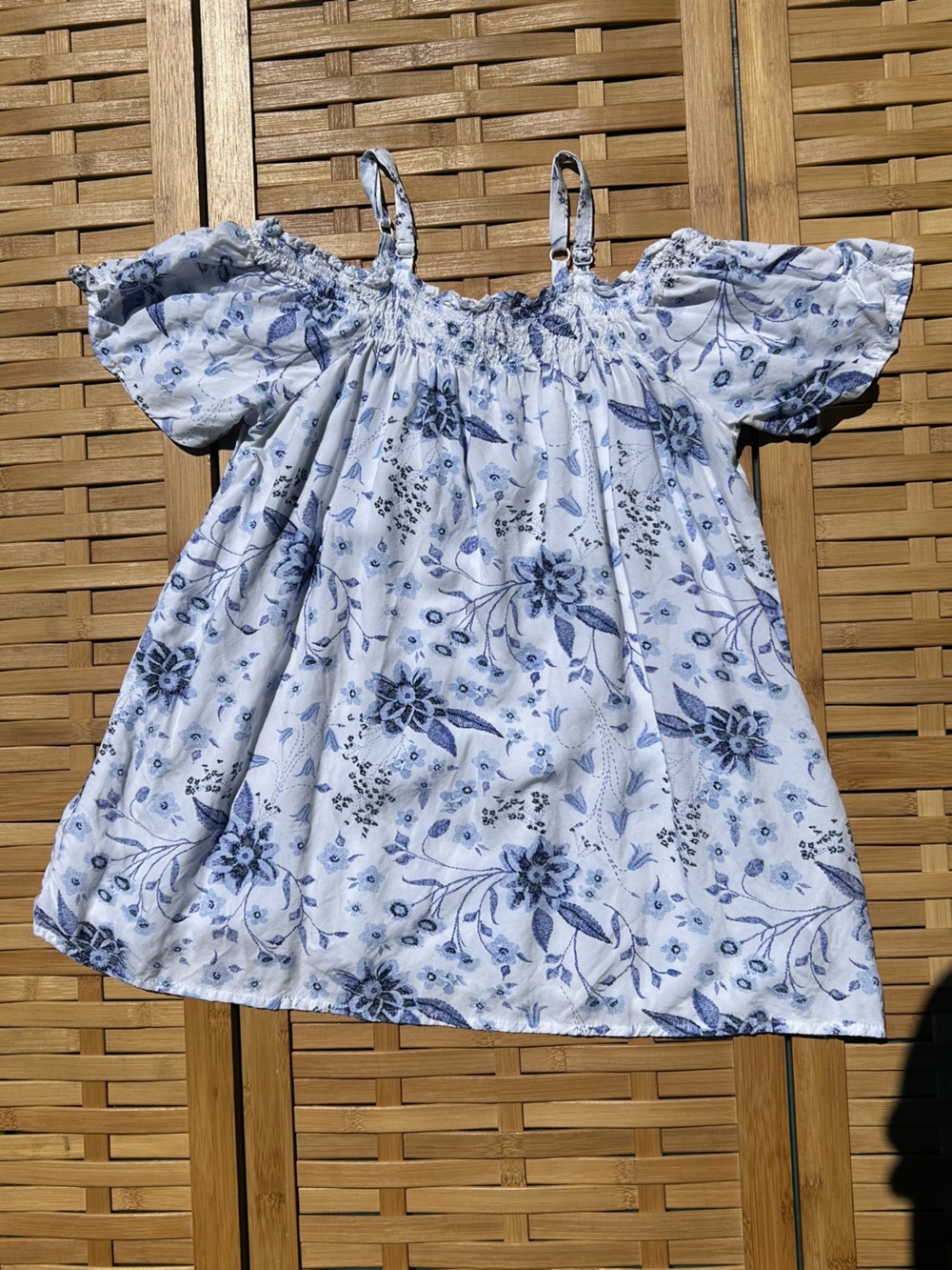 🔥3/$8- Old Navy White and Blue Floral Kids Top